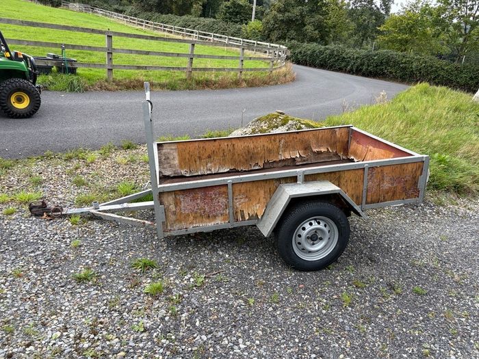 Trailer 6ft x 4ft needs renovation