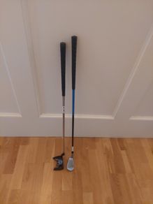 Right handed pitch and putt set