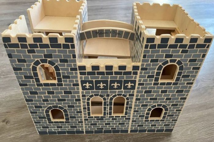Fold & Go Melissa & Doug castle