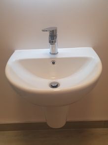 En suite sink