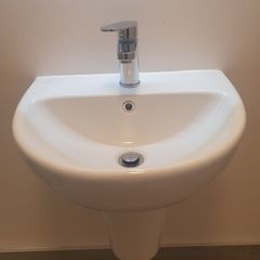 En suite sink
