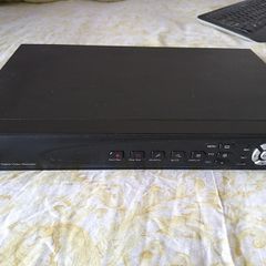 4 chanel dvr and 3 outdors cameras with infrared
