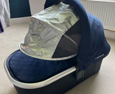 Uppa Baby Vista Carrycot V1 .