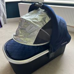 Uppa Baby Vista Carrycot V1 .