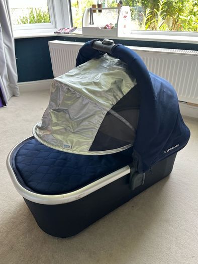 Uppa Baby Vista Carrycot V1 .