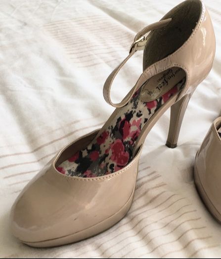 Nude shoe size 6