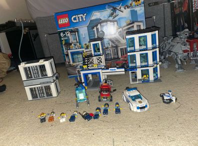 Lego City 60141 Police Station