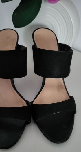 CHARLES & KEITH black suede wide strap high heels Sz 39 ( Fit 6-6.5 UK) - Rrp 153 (New)