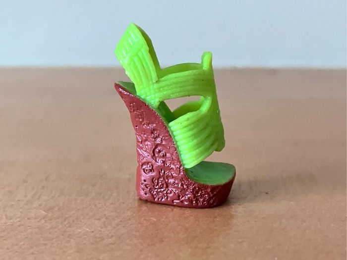 2012 Monster High Skelita Shoe( right shoe only)