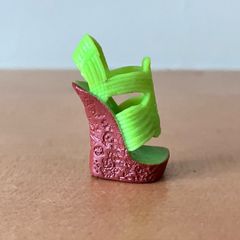 2012 Monster High Skelita Shoe( right shoe only)