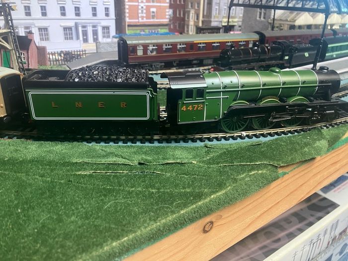 Flying Scotsman & 4 LNER Carriages - OO Gauge