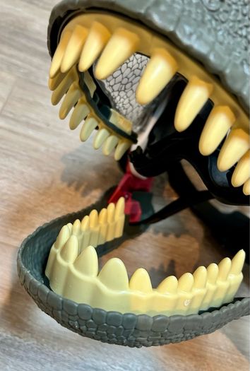 Mattel Jurassic World Velociraptor Blue Dinosaur Mask