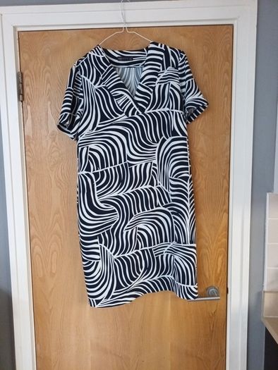 M&S Collection  Dress.    S. 14.  Going to the Charity  Shop  8th  November  2024.