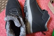 Temu High-Top Winter Sneakers with Faux Fur Trim Size 36/UK 3, Black (Brand New)