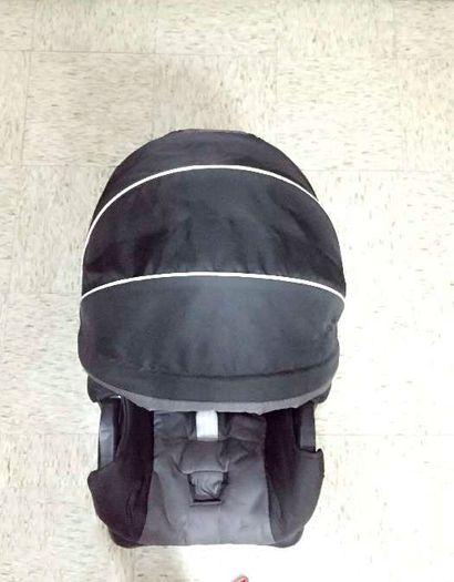 Graco Baby Car Seat with Lock Base