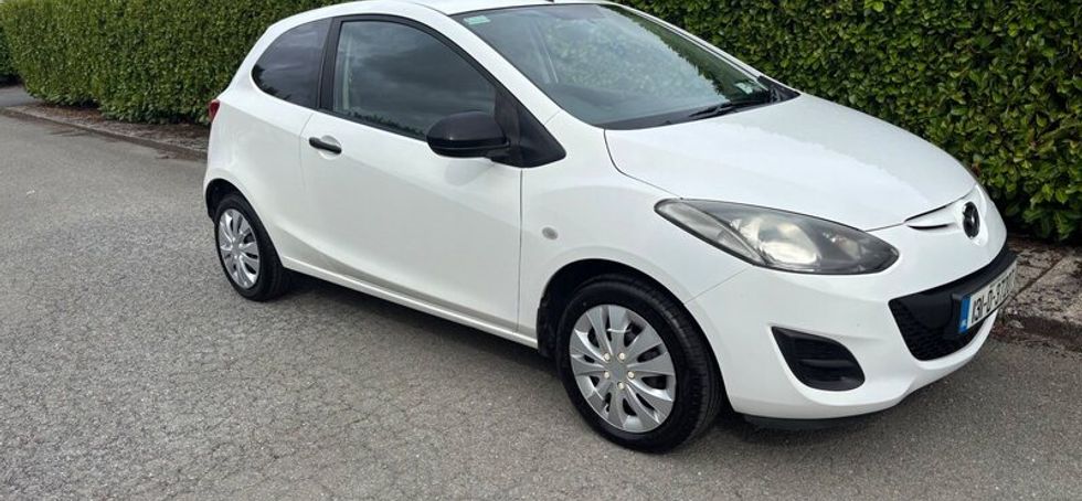 Mazda Mazda2 2013