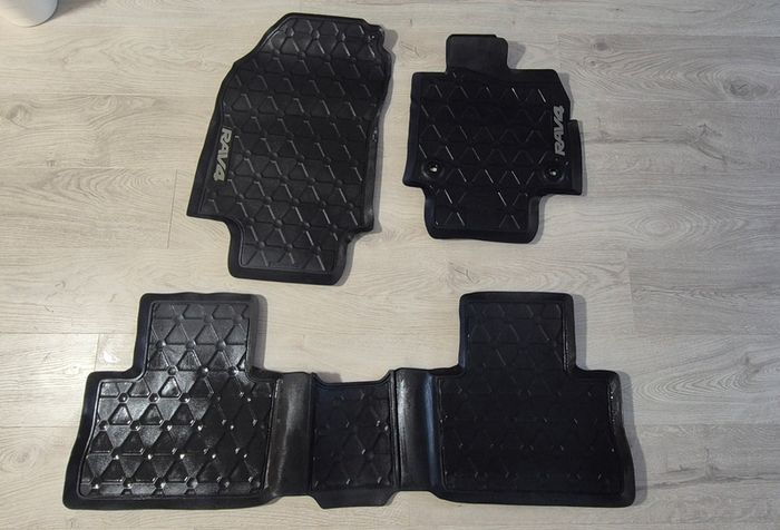 Car floor matt for Rav4