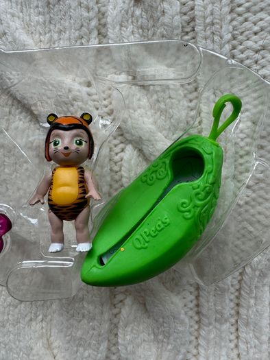 QPeas  Animal Adventures Fun Toy single pack new the box is damaged Please look at the pictures