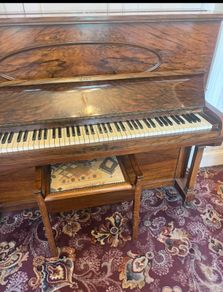 Vintage Piano Hampton