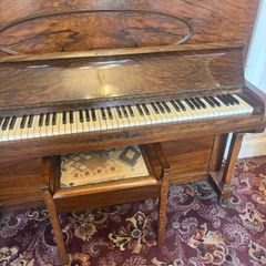 Vintage Piano Hampton
