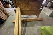 kingsize wooden Bed