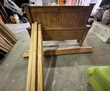 kingsize wooden Bed