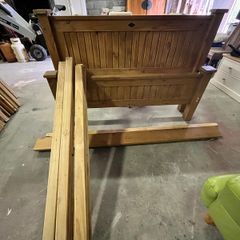 kingsize wooden Bed