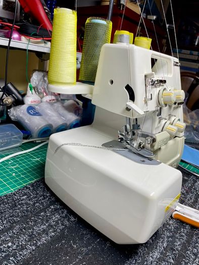 OVERLOCKER Sewing Machine - TOYOTA SL3335 - Just serviced - As new - All accessories included - Japanese quality made