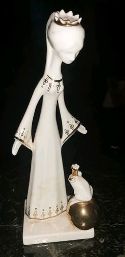 The princess and the frog Art Deco porcelain statue