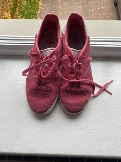 girls pink Adidas Gazelle
