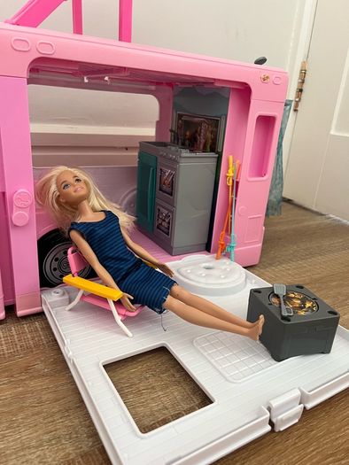 Barbies Dream Camper Van and Barbies Cafe