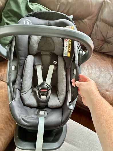 Maxi-Cosi Coral Infant Car Seat + ISOFIX Base