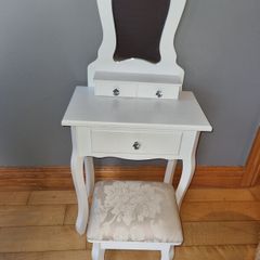 Kids Makeup Table