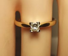 18ct Gold Vintage Refurbished Petite Diamond Solitaire Ring