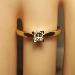 18ct Gold Vintage Refurbished Petite Diamond Solitaire Ring