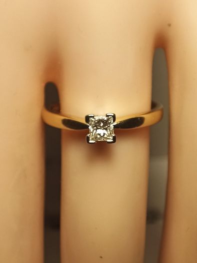 18ct Gold Vintage Refurbished Petite Diamond Solitaire Ring