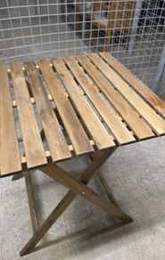 5 wooden tables