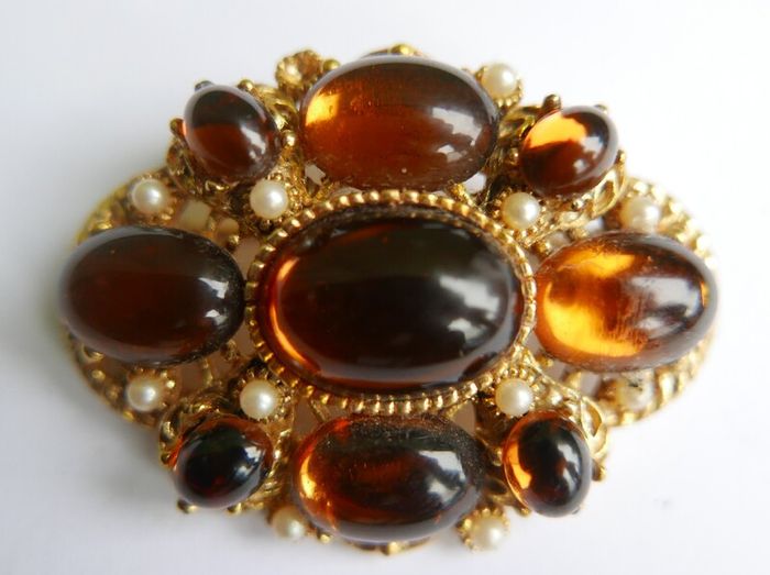 Vintage 1980s SPHINX Brown Cabochon and Pearl Brooch
