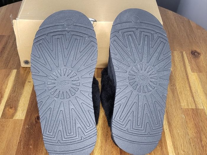 UGG Slippers Size 6 New/Never Worn