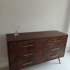 bedside lockers and matching chest of drawers