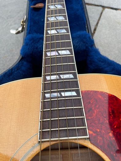 gibson j-185 acoustic guitar