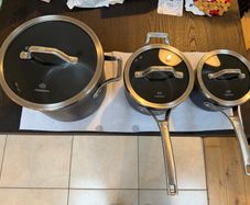Calphalon Signature Hard-Anodized Nonstick Cookware 8Qt Stock Pot and 2 2 Saucepans With Lids