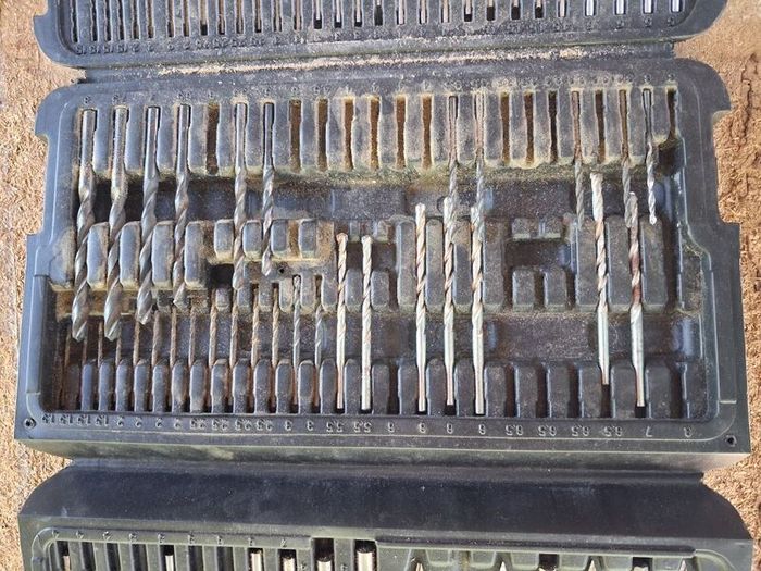 Drill bit set