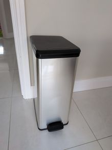 Free space saving rectangular bin