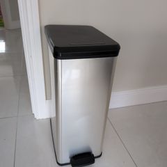 Free space saving rectangular bin