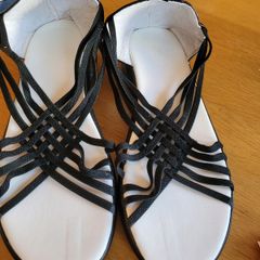 Black sandals size 7