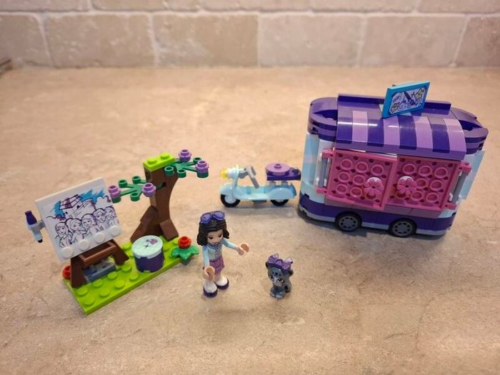 LEGO Friends, Emma's Art Stand