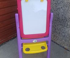 Kids Crayola easel set white/ black board