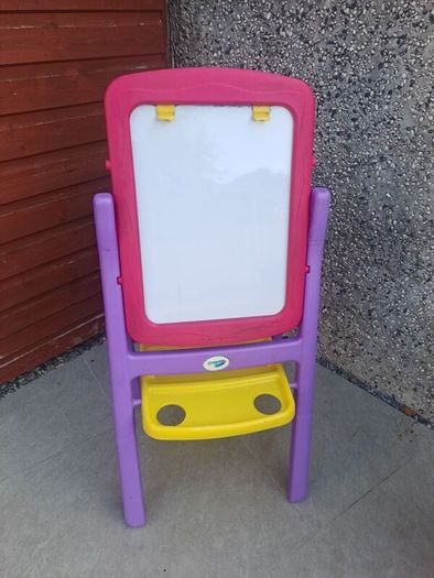 Kids Crayola easel set white/ black board
