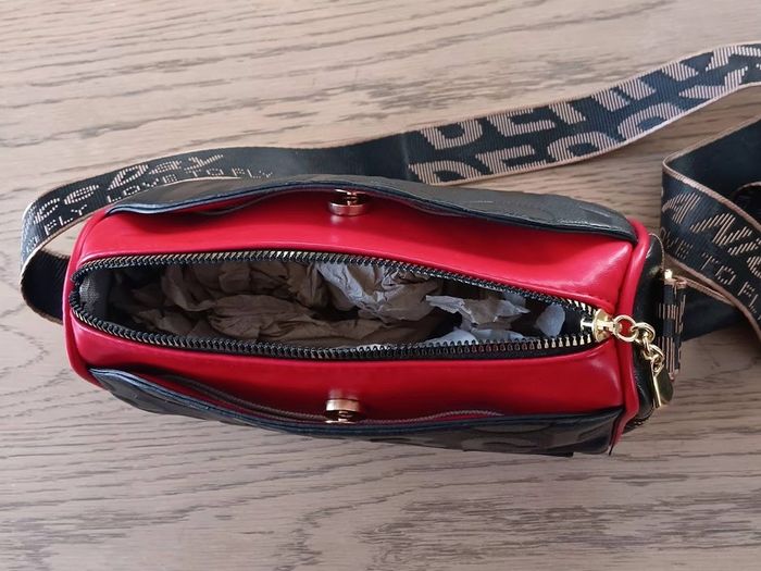 Perfect Lily Black and Red Crossbody Bag
